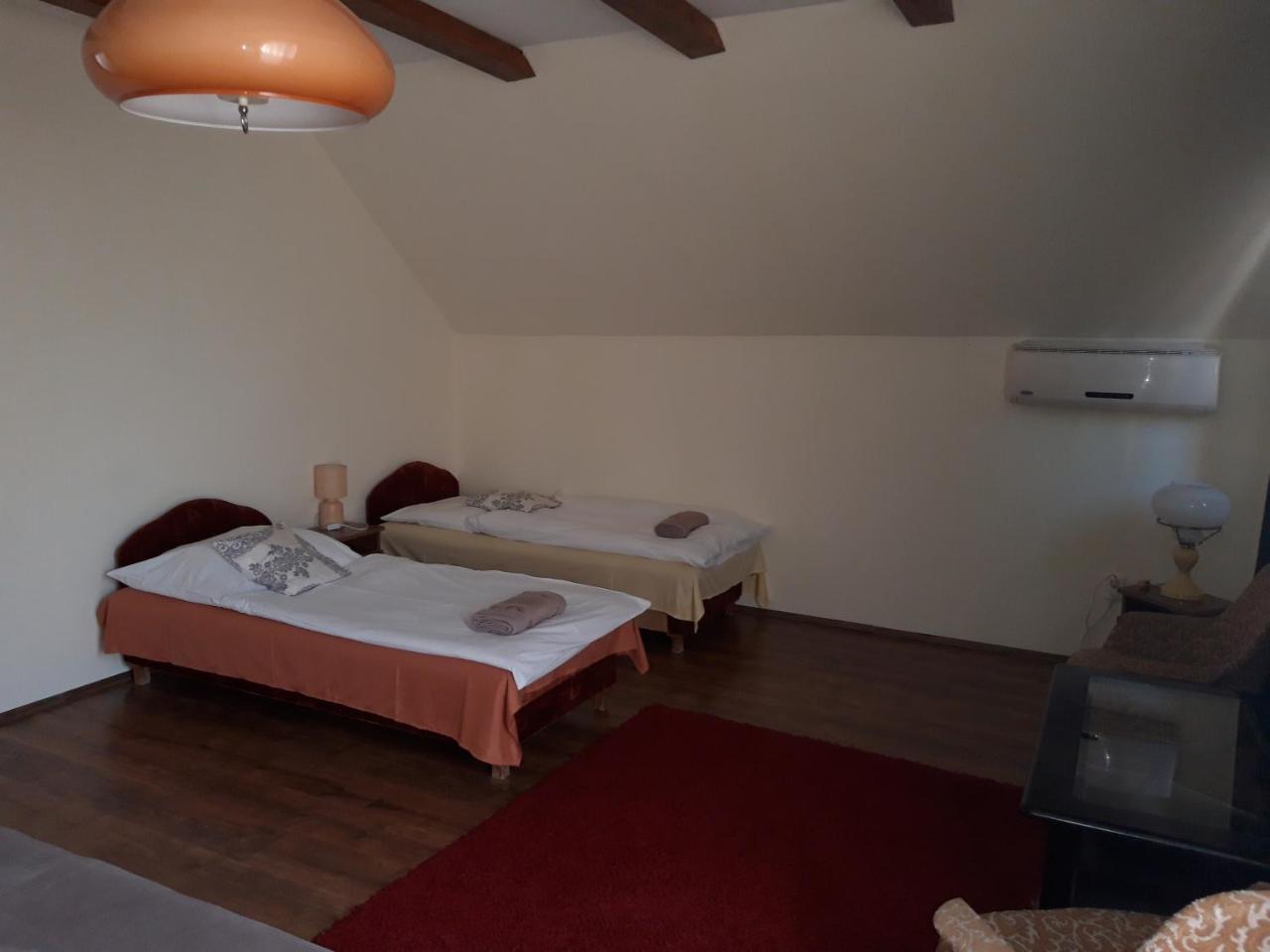 Pero Apartman Panzio Bed and Breakfast Debrecen Buitenkant foto